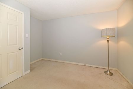 For Lease - 360 Bloor Street Unit# 607, Toronto, Ontario - Photo 3