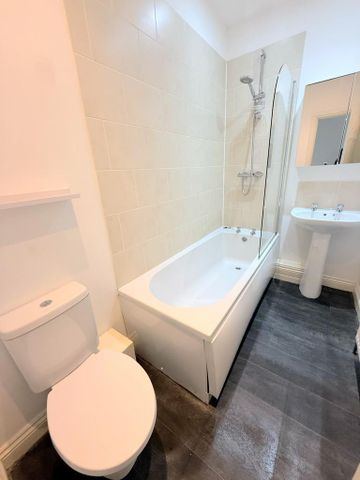 2 bedroom terraced house to rent - Photo 2