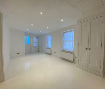 1 Bed Detached House, Holly Terrace, N6 - Photo 2