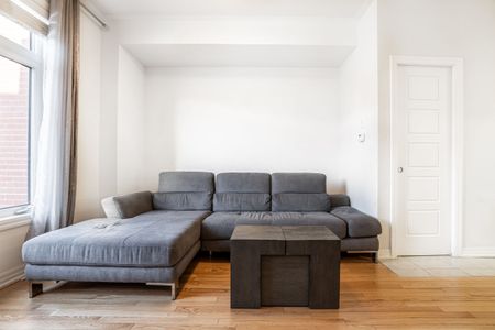 For Lease - 123 Bravo Lane, Newmarket, Ontario - Photo 2