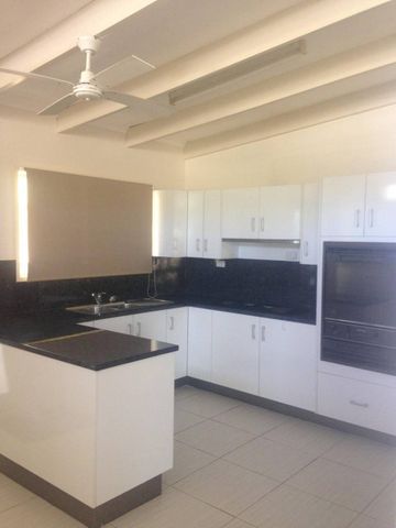 3 BED UNFURNISHED HOUSE (PETS ON APPLICATION) - Photo 3