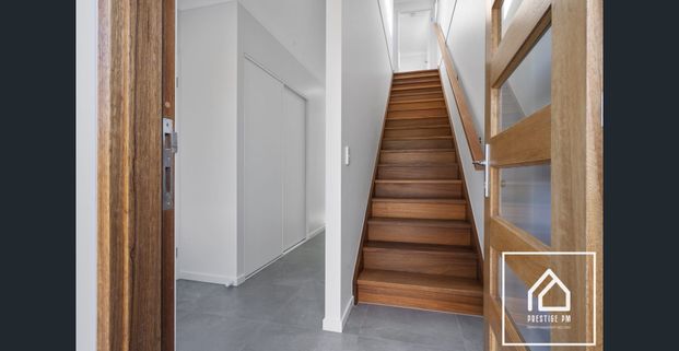 MODERN TOWNHOUSE - Photo 1