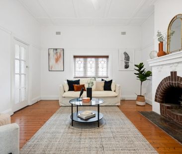 Charming & Well Located - Photo 1