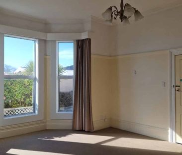 Spacious 2 bedroom apartment - a must see! - Photo 2