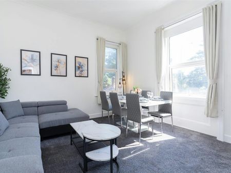 Flat to rent on - Photo 5