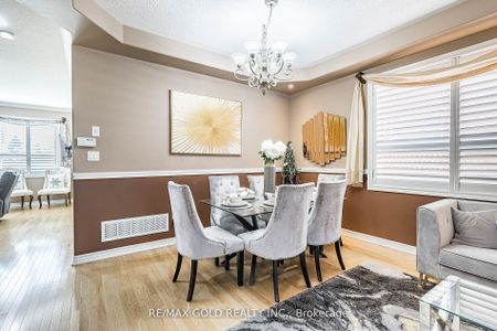 Detached Home For Lease | W8147180 - Photo 2