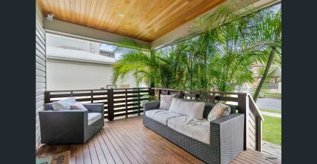 Five Bedroom + Study Fully Furnished Coastal Home – 6 Month Lease available - Photo 5