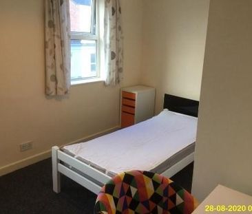 3 bedroom apartment to rent - Photo 4