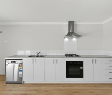 Light, Modern & Low Maintenance. - Photo 4