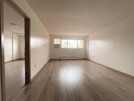 One bedroom apartment near downtown - Photo 3