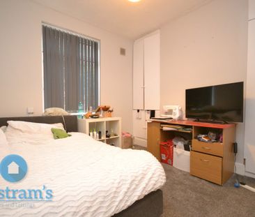 5 bed Mid Terraced House for Rent - Photo 4