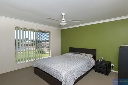 “Charming and Comfortable 3-Bedroom Home in Griffin! 🏡✨” - Photo 2