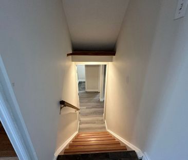 For Lease - 2406 Ventura Drive, Oakville, Ontario - Photo 3