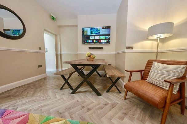 4 bedroom house of multiple occupation to rent - Photo 1