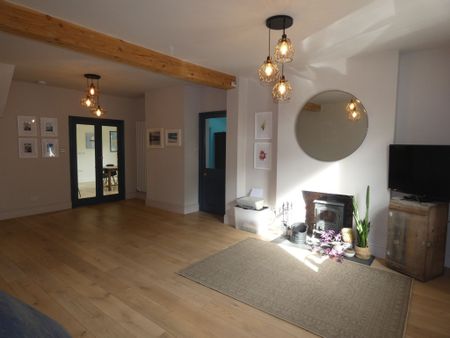 2 bed Semi-Detached - To Let - Photo 4