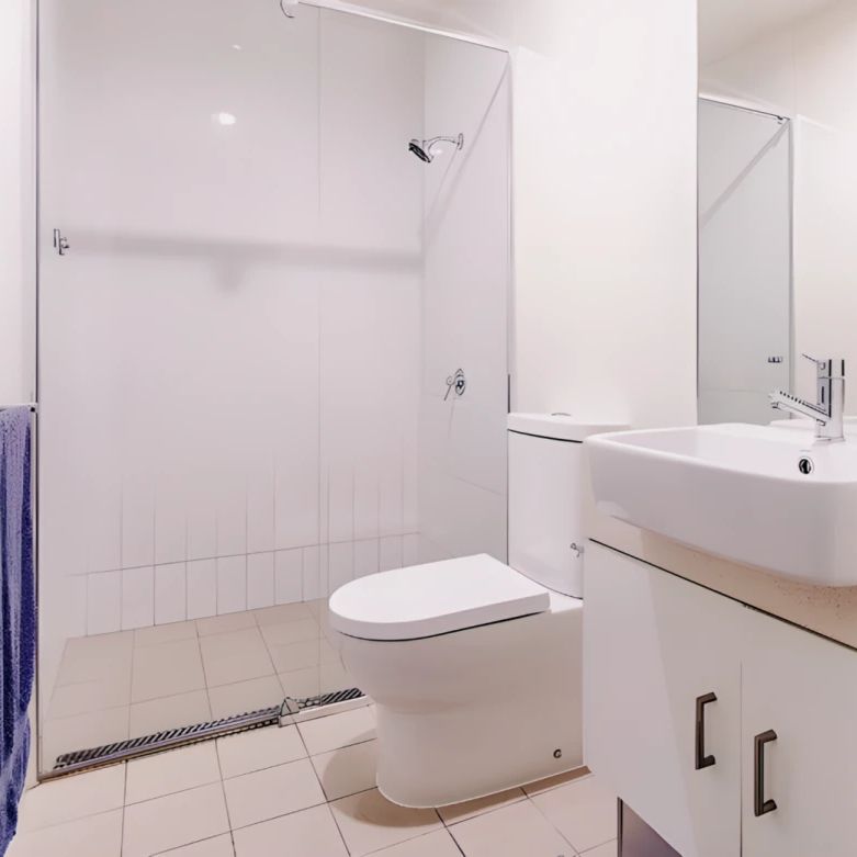 Standard Room in 5-Bed Apartment - Photo 1