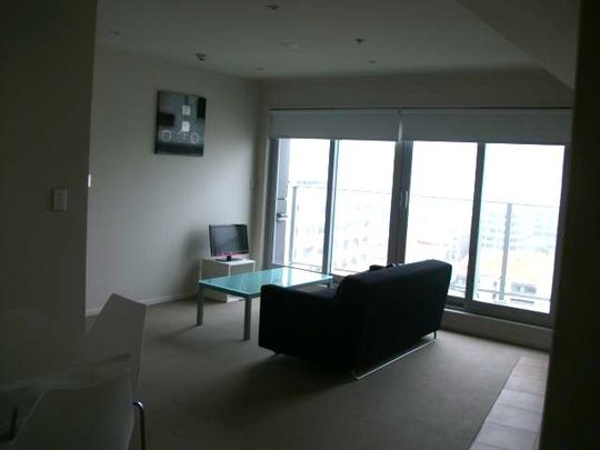 Furnished 2 bedroomed Apartment: call now to view - Photo 1