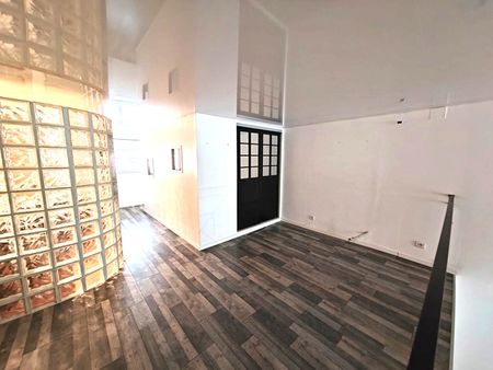 Loft 3 pièces 80m2 MARSEILLE 1ER 1 200 euros - Photo 4