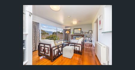 Light-Filled Family Home in a Prime Lindisfarne Location - Photo 2