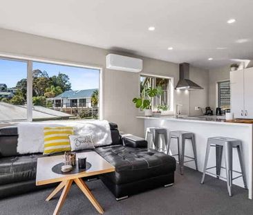 Elevated modern cottage in peaceful setting - Photo 2