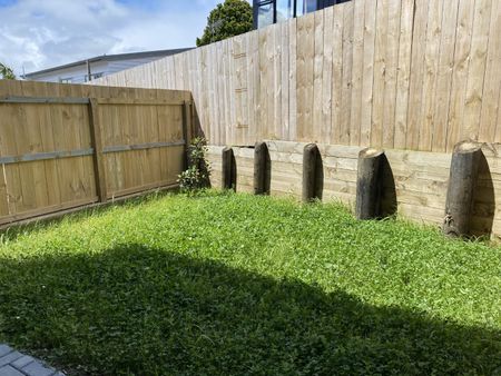 5/39 Renata Cres, Te Atatu Peninsula - Photo 2