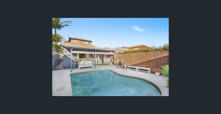 Large Semi with Pool and Entertainer’s Yard in a Quiet Cul-de-Sac - Photo 2