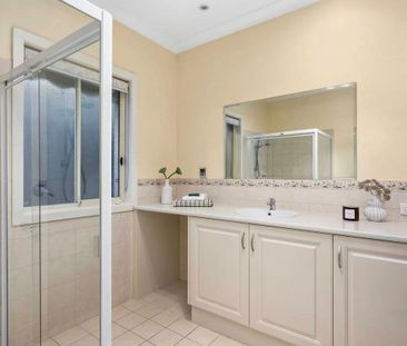 Charming Stone Villa with Self-Contained 2-Bedroom Unit - Photo 6