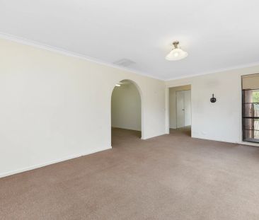 Spacious & Comfortable Living in a Prime Hampton East Location - Photo 3