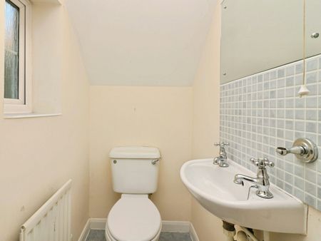 Semi-detached house to rent on - Photo 5
