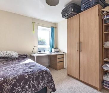 Guildford, Surrey, GU4 - Photo 3