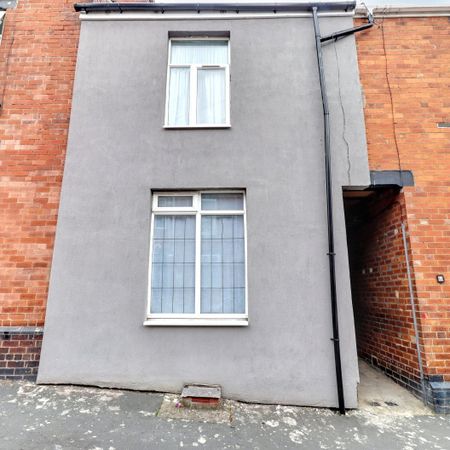 2 bedroom terraced house to rent - Photo 4