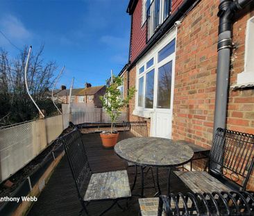 3 bedroom flat to rent - Photo 4