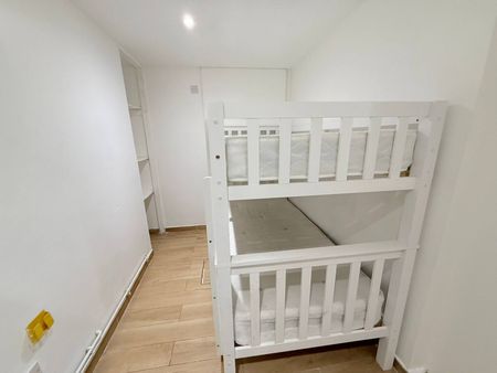 Two double room close to ilford station- 1675 pcm inclusive bills - Photo 2