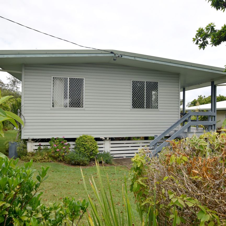 BREAK LEASE :: NEAT HOME ON CORNER BLOCK - Photo 2