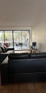 PRIVATE ROOM WITH AIR CONDITIONING - PERFECT FOR STUDENTS CLOSE TO QUT! - Photo 3