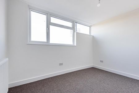 3 bedroom apartment to rent - Photo 3
