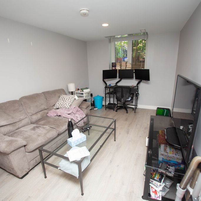 Cozy 1 Bedroom + Den Lower Unit in St. Catharines! - Photo 1