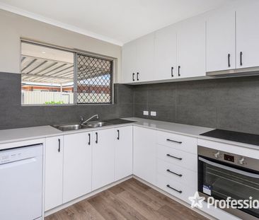 Neat Duplex! - Photo 4