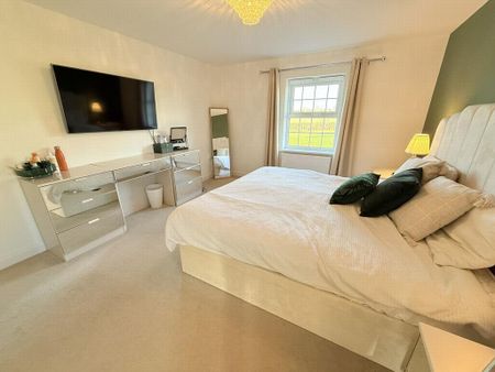 4 bedroom detached house to rent - Photo 4