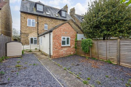 One bedroom unfurnished ground floor flat with appliances, conveniently located in Oxford close to the train station. - Photo 2