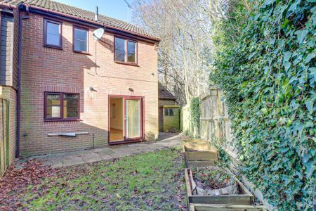 3 bedroom end of terrace house to rent - Photo 2