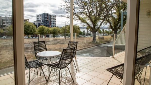 Premium Waterfront Setting With Bay Views - Fully Furnished - Photo 1