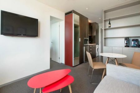 Convenient! Fully Furnished City Pad! - Photo 5