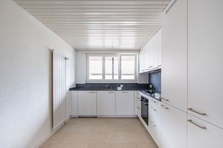 Beautiful 3-room apartment in Meyriez – on the 1st floor with a porch - Photo 5