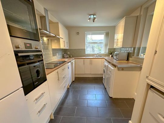 1 bedroom in a house share to rent - Photo 1