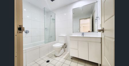 Sun-Drenched Top-Floor Apartment with Iconic City Views! 1 Bedroom apartment with Ducted A/C at Prime Ultimo Location - Photo 5