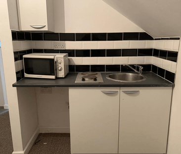 Small size loft converted studio flat close to Newbury park station - Photo 5