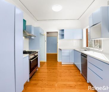 Spacious Three Bedroom Family Home - Photo 3