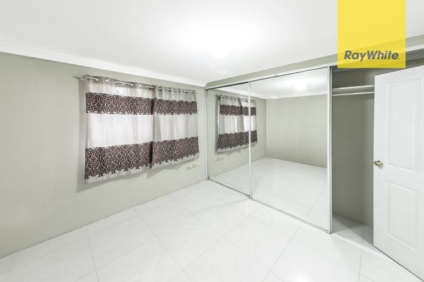 BEAUTIFULLY COSY RENOVATED 3 BEDROOM UNIT - Photo 1