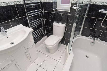 2 bedroom semi-detached house to rent - Photo 4